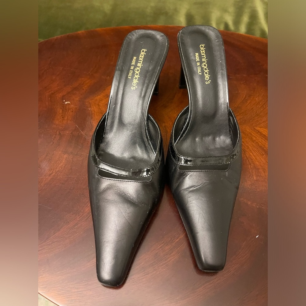 Bloomingdale’s black leather heels, size 10. Made in Italy